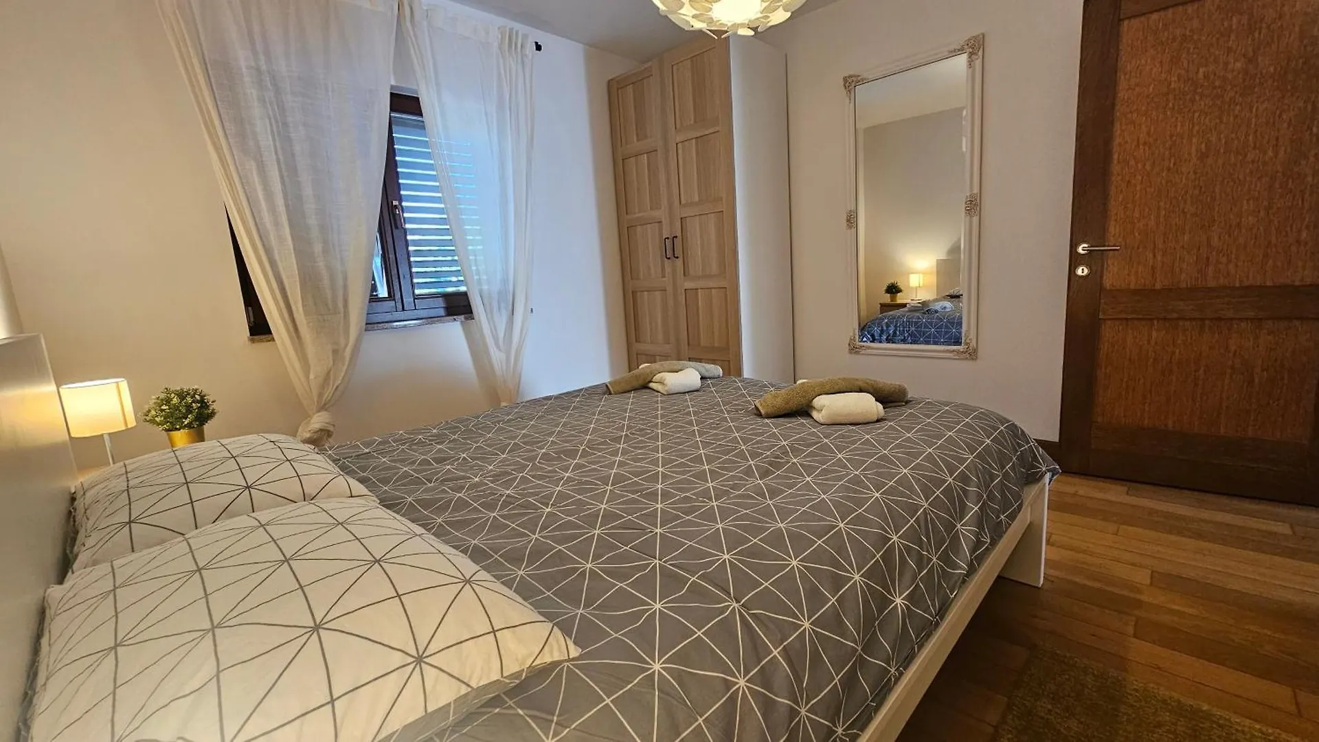Apartment Bluemare With Shared Pool Ližnjan