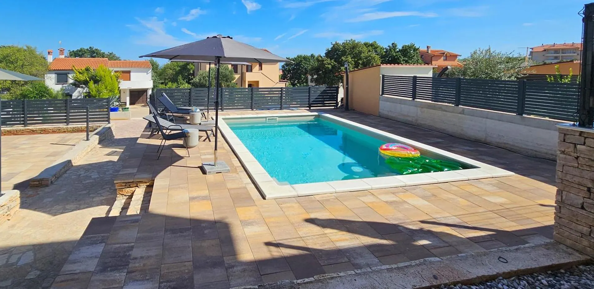 Apartment Bluemare With Shared Pool Ližnjan