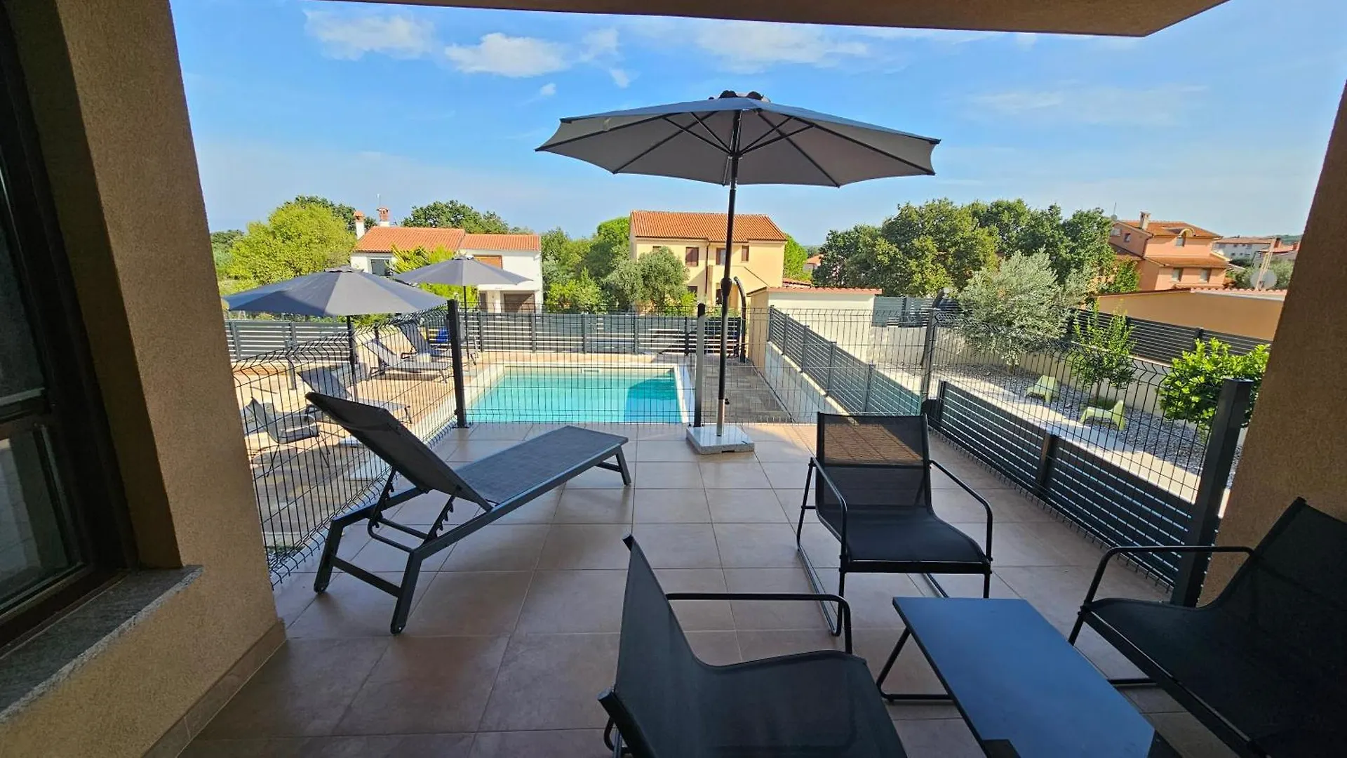 Apartment Bluemare With Shared Pool Ližnjan